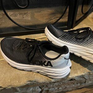 Women's Hoka Clifton 9 (size 9)